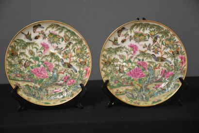 null A pair of Canton porcelain plates decorated with birds and peonies. Small c...