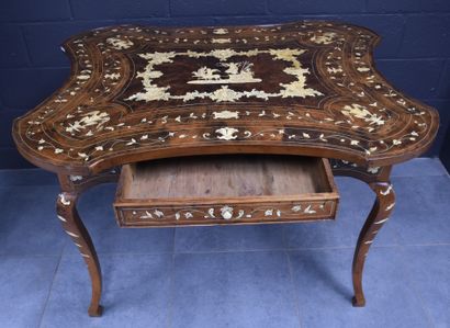  Italian table in veneer and marquetry of bone and ivory. Period XVIII th century....
