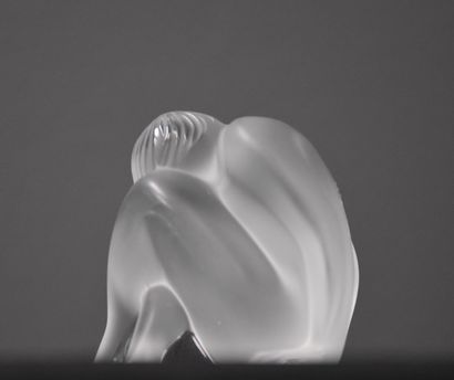 null Lalique France. Contemporary work around 2007. Woman with crossed legs. White...