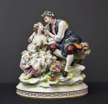 null Groupe romantique en porcelaine de Capodimonte. Hauteur : 32 cm.