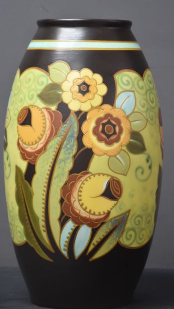 null Boch Kéramis. Art deco vase with matte finish decoration of flowers. Height...