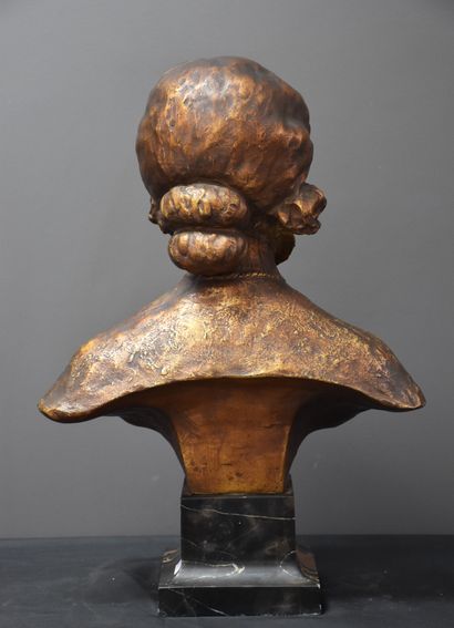 A. Gori (1895-1925). A. Gori (1895-1925). Bronze. Bust of a young elegant woman....