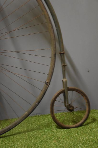 null Vélo grand bi vers 1900. A restaurer.