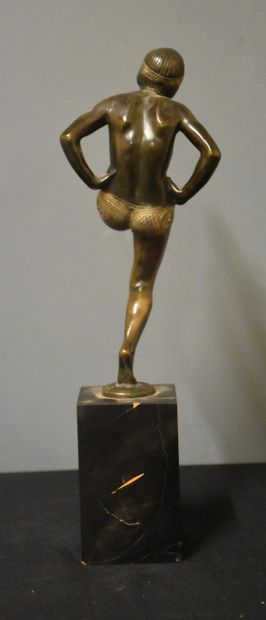 null The dancer in bronze with a tiara. Signed Albé. Beautiful green and silver patina....