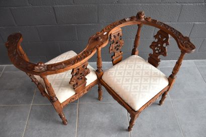 null Carved walnut chair. Italian work XIX th century.