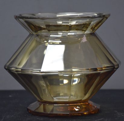 null Deux vases en cristal topaze du Val Saint Lambert, modèle Nungesser. Ht : 14...