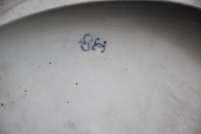 null Groupe romantique en porcelaine de Capodimonte. Hauteur : 32 cm.