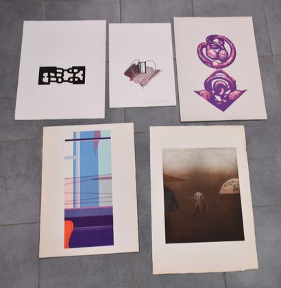 null Unframed lot of 33 lithographs, prints, serigraphs by modern artists including...