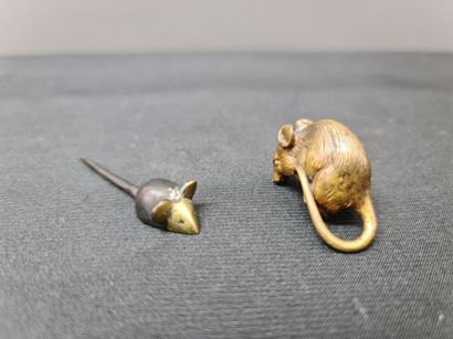 null 一套两件的维也纳青铜器：一只老鼠和一只老鼠。高：18和6毫米。