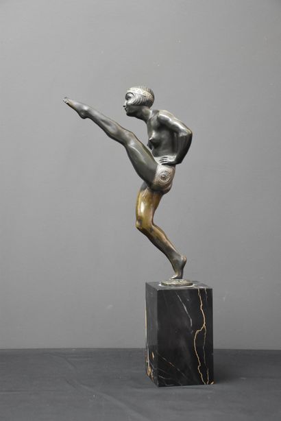 null The dancer in bronze with a tiara. Signed Albé. Beautiful green and silver patina....