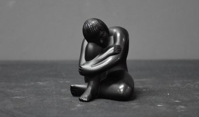 null Lalique France. Contemporary work around 2007. Seated woman. Black crystal....