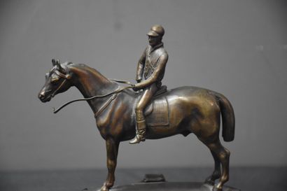 null Equestrian bronze circa 1930. Epsom Trophy Paris. Height : 16 cm (without base)....