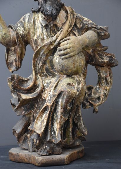 null Saint en bois sculpté et polychromé, XVII ème siècle. Ht : 54 cm.