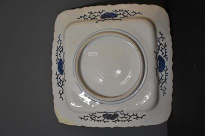 null Imari porcelain dish, Japan 19th century. Size : 38 cm.