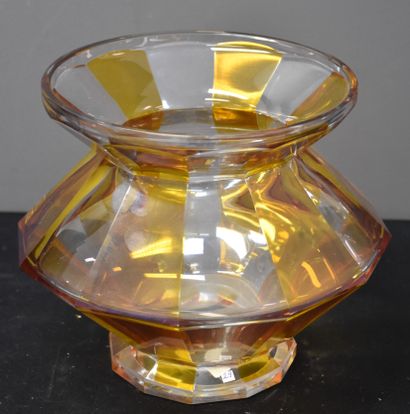 null Vase en cristal taillé du Val Saint Lambert, modèle Nungesser à bandes oranges....
