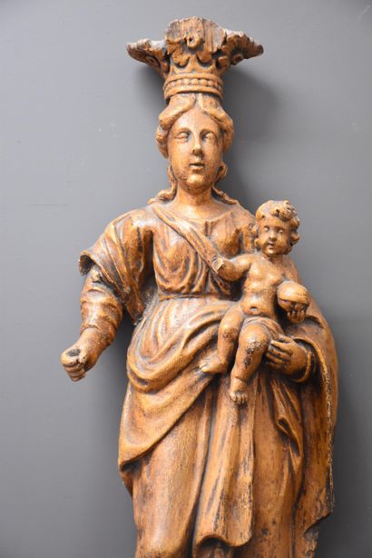 null Virgin and child in carved wood. Period XVII th century. Non-worked back, some...