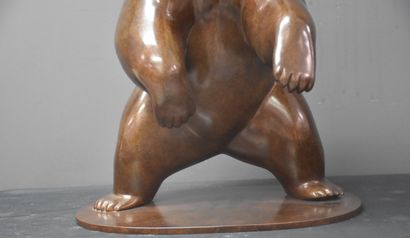 Michel BASSOMPIERRE (1948) Michel BASSOMPIERRE (1948年) 斑驳的青铜熊。失蜡技术。在粘贴下签名。2019年3...
