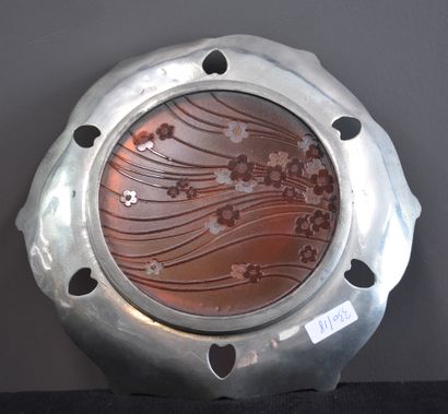 null Val Saint Lambert新艺术风格的水晶盘和镀银锡制Orivit支架。直径：24.5厘米和13.5厘米。