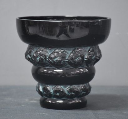 null Sabino France. Black vase heightened green of gray with decoration of friezes...