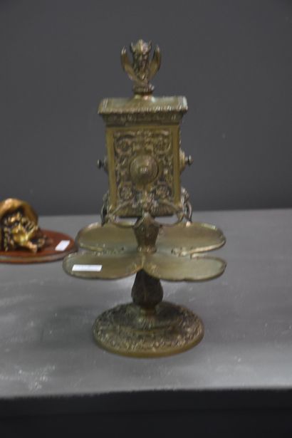 null Lot de 3 éléments en bronze d'époque Napoléon III composé d'un présentoir à...