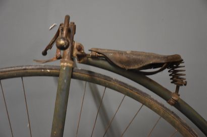 null Vélo grand bi vers 1900. A restaurer.