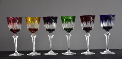 null Série de 6 vases en cristal taillé du Val-Saint Lambert (?).