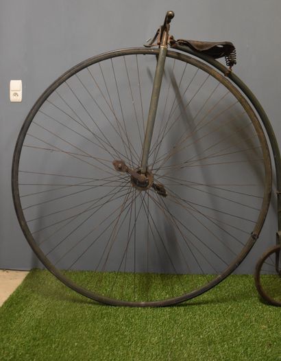 null Big bicycle bi around 1900. To be restored.