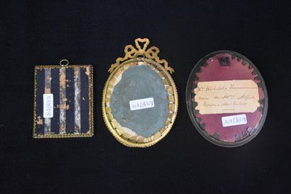 null Lot de trois miniatures début XIX ème représentant des dames de qualité. Hauteurs...