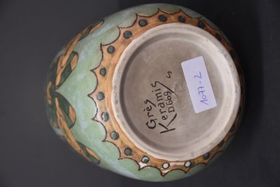 null Vase en grès Boch Kéramis, atelier Catteau, décor D 669. Ht : 29 cm.