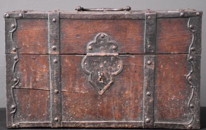 null Small oak and wrought iron messenger box from the 17th century. Dimensions :...