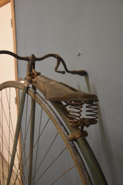 null Vélo grand bi vers 1900. A restaurer.