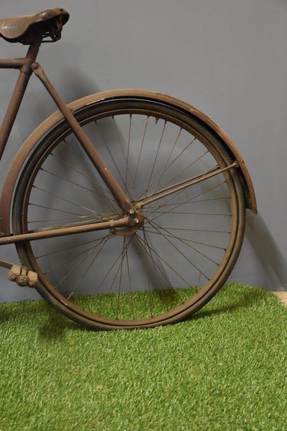 null Ancien vélo début XX ème de la F.N. dans l'état, à restaurer.
