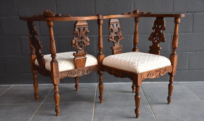 null Carved walnut chair. Italian work XIX th century.