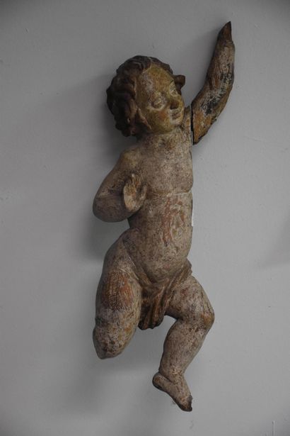 null Ange en bois sculpté et polychromé, fragment de retable. XVII ème siècle. Ht...