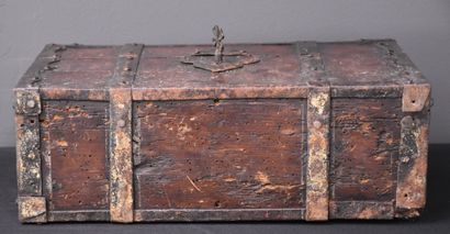 null Small oak and wrought iron messenger box from the 17th century. Dimensions :...
