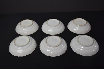 null Set of 6 porcelain cups and saucers presumed to be from the Compagnie des Indes....