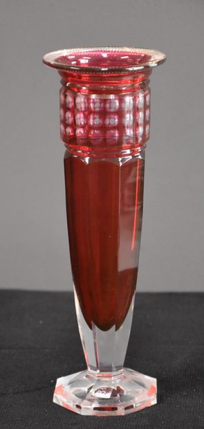 null 
Vase à col évasé en cristal taillé du Val Saint Lambert, modèle Fragnée ( catalogue...