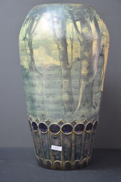 null Vase en porcelaine Amphora époque art nouveau. Ht : 48 cm.