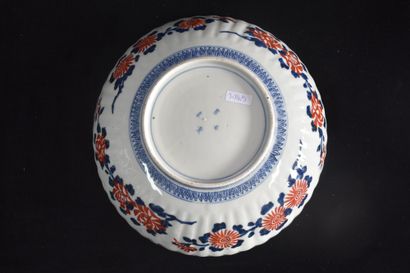 null Imari porcelain dish Japan. Ø : 30 cm.