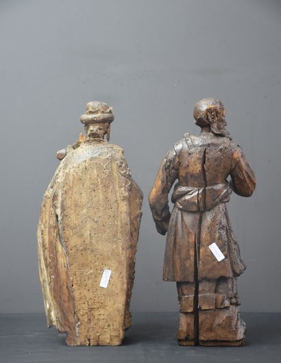 null Pair of 17th century wooden sculptures. Small accidents and missing parts. Height...