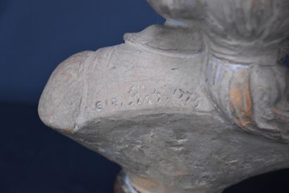 null 
一对18世纪风格的儿童半身陶俑，署名G.GIR，日期为1775年在巴黎。大理石基座。

可能是十九世纪初的法国作品

高度：35厘米和32厘米。

...