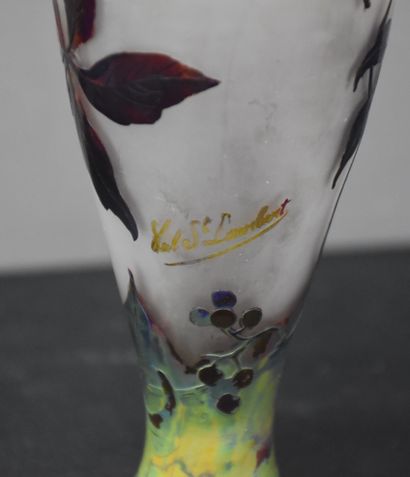 null Vase art nouveau en cristal du Val Saint Lambert à décor floral multicouches....
