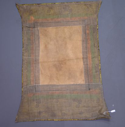 null 藏族唐卡尺寸：100 x 65厘米。