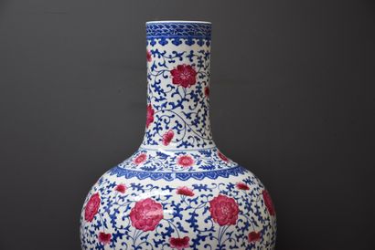 null Important Tianqiuping vase apocryphal mark Qianlong. China XXth century. Height...