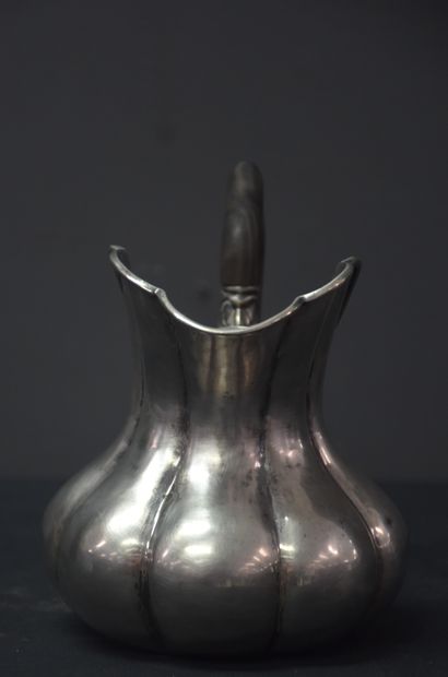 null Silver milk jug. Wooden handle. Belgian hallmarks between 1831 and 1868. Weight:...