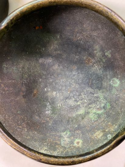 null 
Perfume burner in bronze of China. Height : 9,5 cm.
