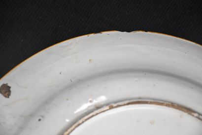 null 四个18世纪的代尔夫特陶器盘子（有轻微缺口）。
