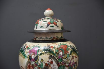 null Nanking porcelain vase. Height : 45 cm.