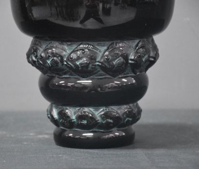 null Sabino France. Black vase heightened green of gray with decoration of friezes...