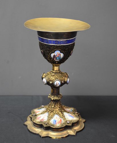 null 
Neo-Gothic chalice and its silver paten. The work is enriched with 16 plates...